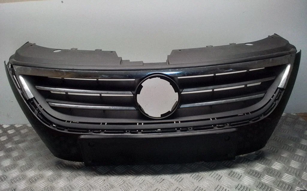 Atrapa górna (grill) 3C8853651