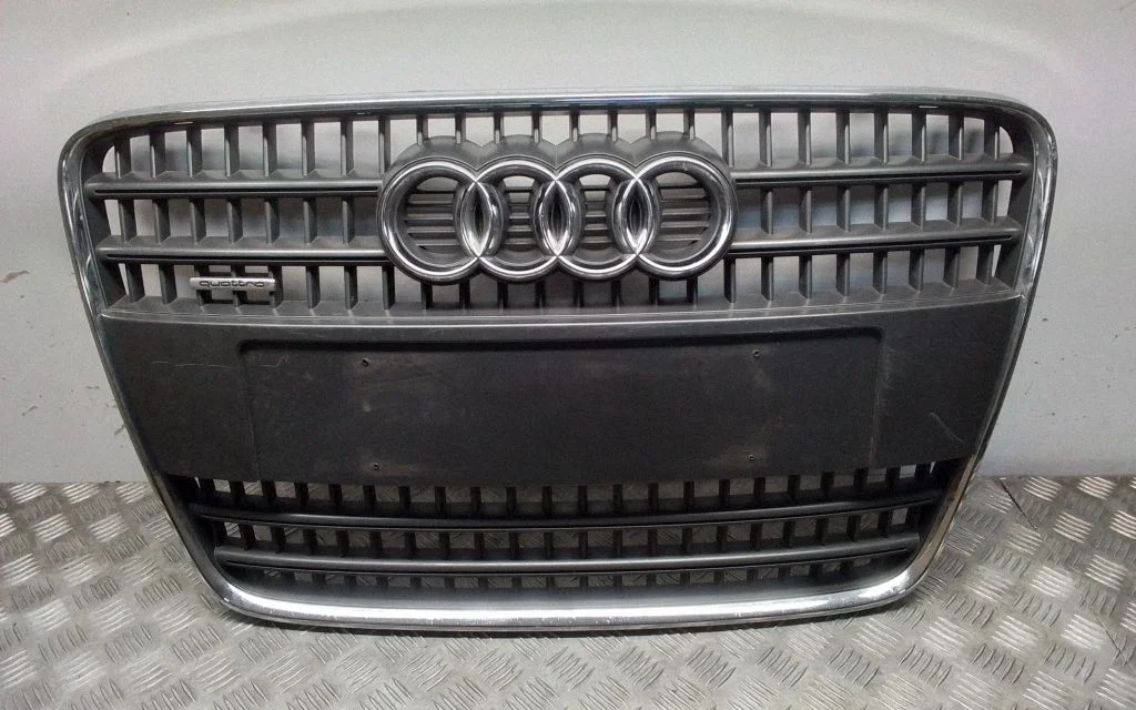 Front bumper upper radiator grill 4L0853651