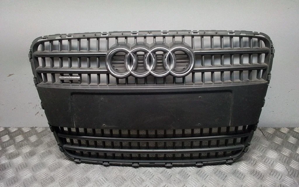 Front bumper upper radiator grill 4L0853651