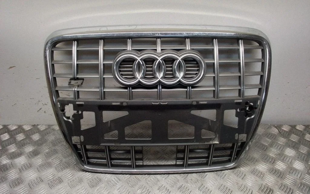 Atrapa górna (grill) 4F0853651
