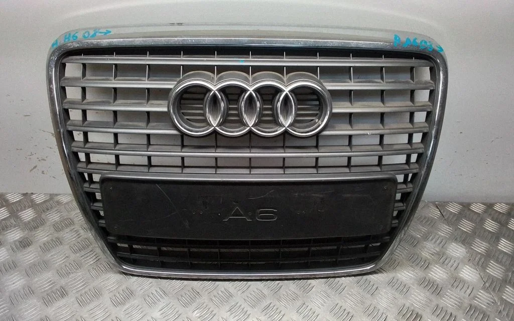 Atrapa górna (grill) 4F0853651AQ