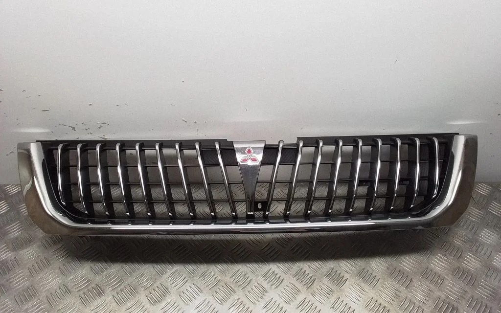Atrapa górna (grill) – Mitsubishi Pajero Sport I (1996-2008)
