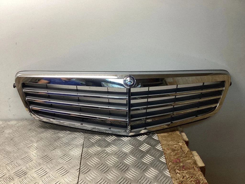 Front bumper upper radiator grill A2048801283
