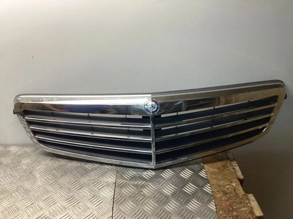 Front bumper upper radiator grill A2048801183