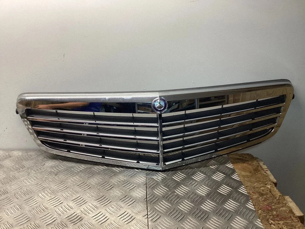 Front bumper upper radiator grill – Mercedes-Benz C-Class AMG W204 (2007-2014)
