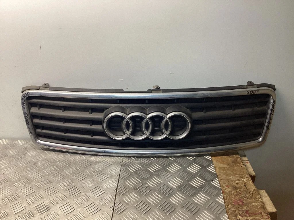 Esistange ülemine radiaatorivõre – Audi A4 S4 B7 8E 8H (2005-2008)