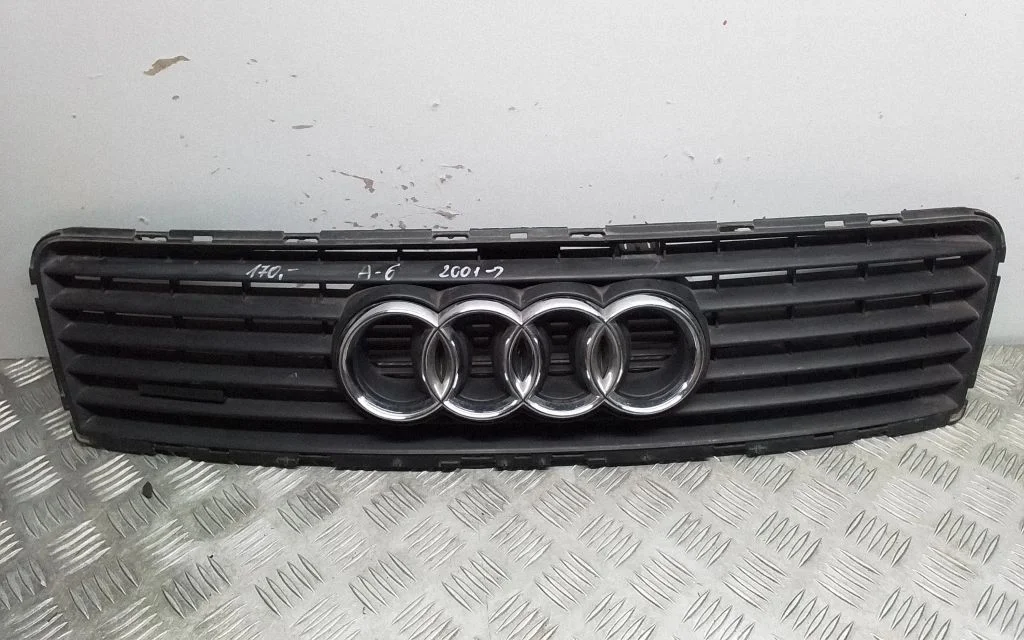 Esistange ülemine radiaatorivõre – Audi A6 Allroad C5 (1999-2005)