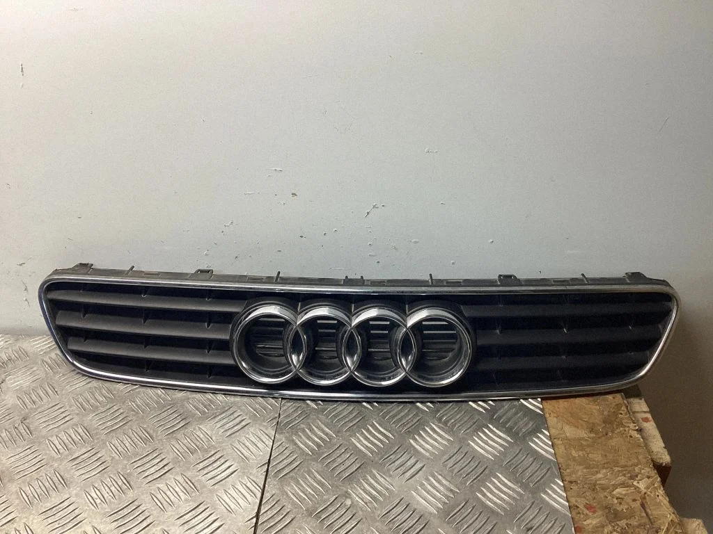 Esistange ülemine radiaatorivõre – Audi A3 S3 8L (1996-2003)