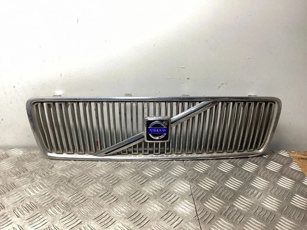 Esistange ülemine radiaatorivõre – Volvo S80 (1999-2003)