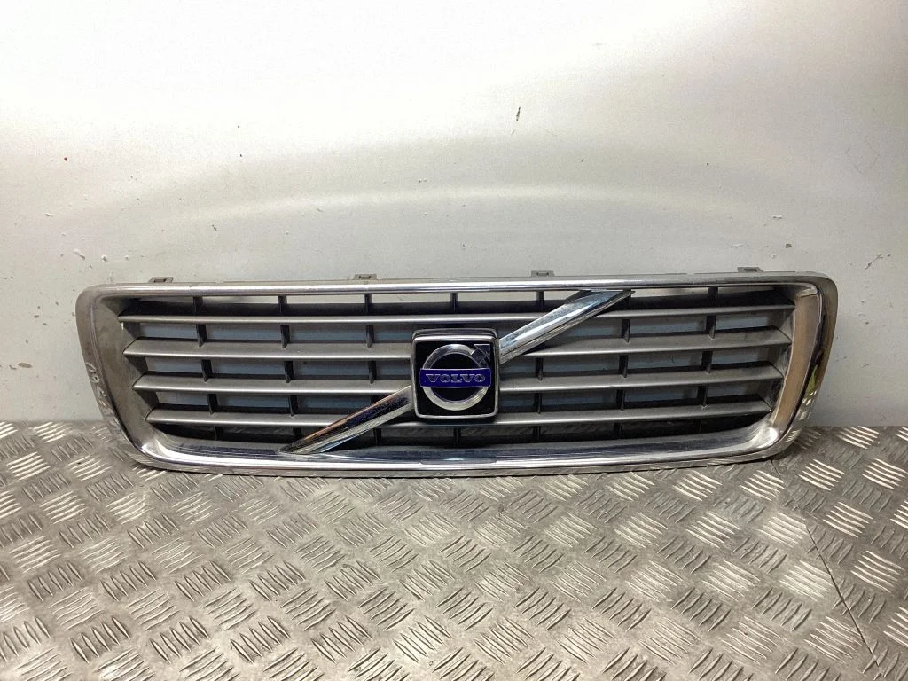 Esistange ülemine radiaatorivõre – Volvo S80 (2007-2013)
