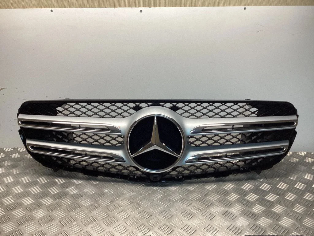 Esistange ülemine radiaatorivõre – Mercedes-Benz GLC-klass C253 (2016-)
