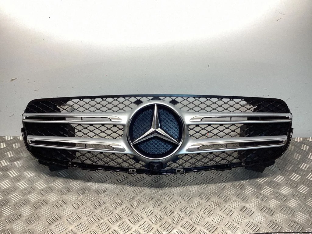 Esistange ülemine radiaatorivõre – Mercedes-Benz GLC-klass C253 (2016-)