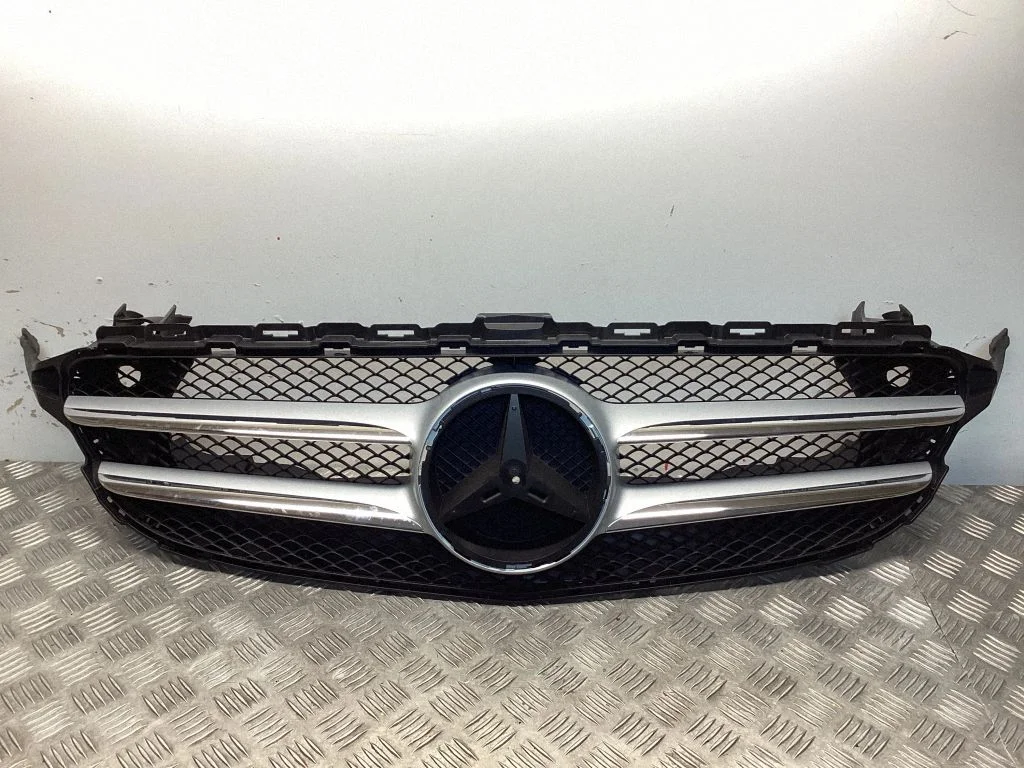 Esistange ülemine radiaatorivõre – Mercedes-Benz GLC-klass C253 (2016-)