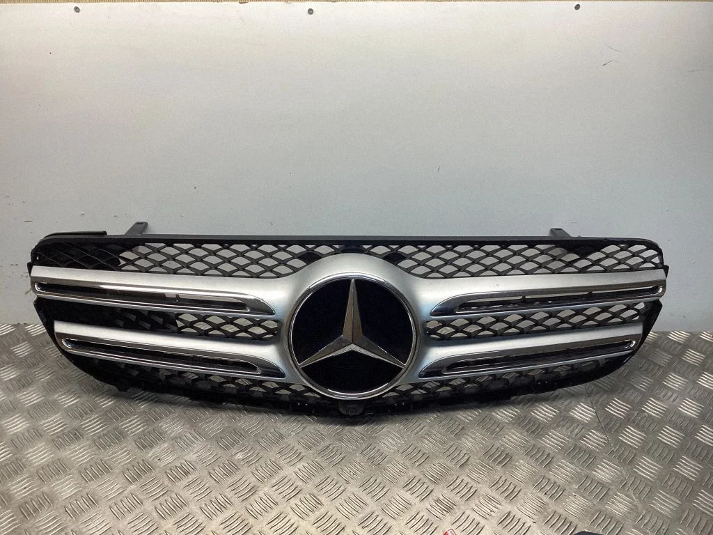 Esistange ülemine radiaatorivõre – Mercedes-Benz GLC-klass C253 (2016-)