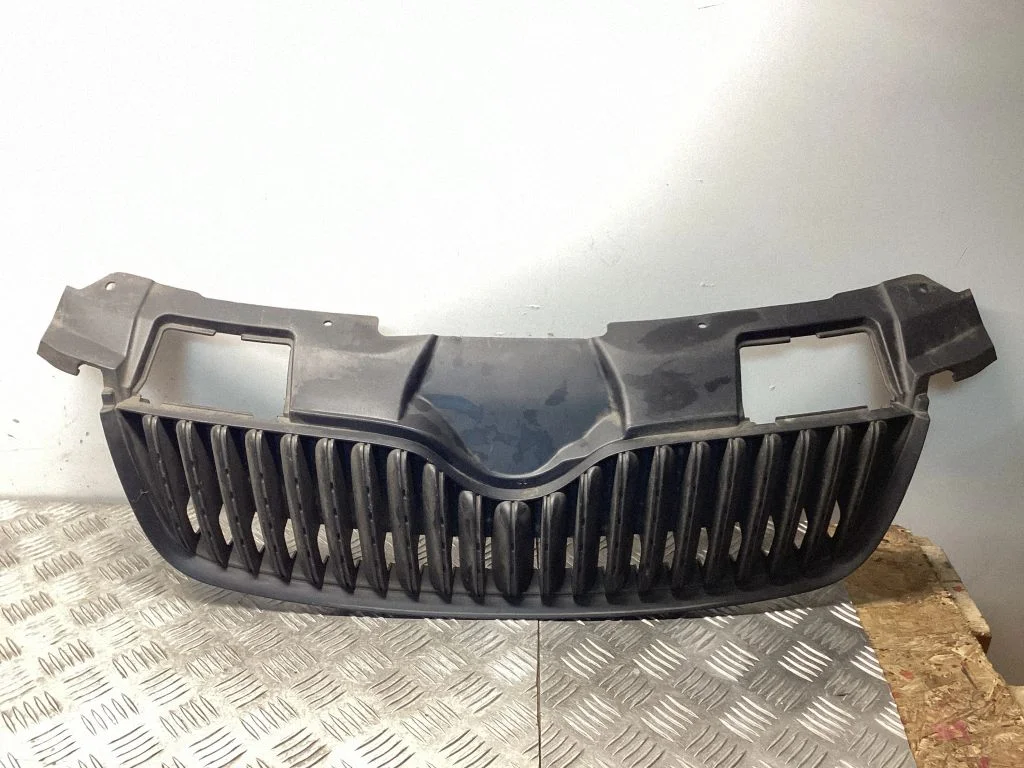 Atrapa górna (grill) 5J0853668