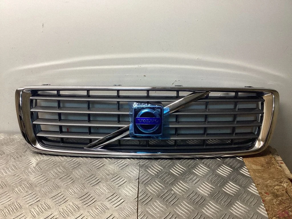Esistange ülemine radiaatorivõre – Volvo S80 (2007-2013)