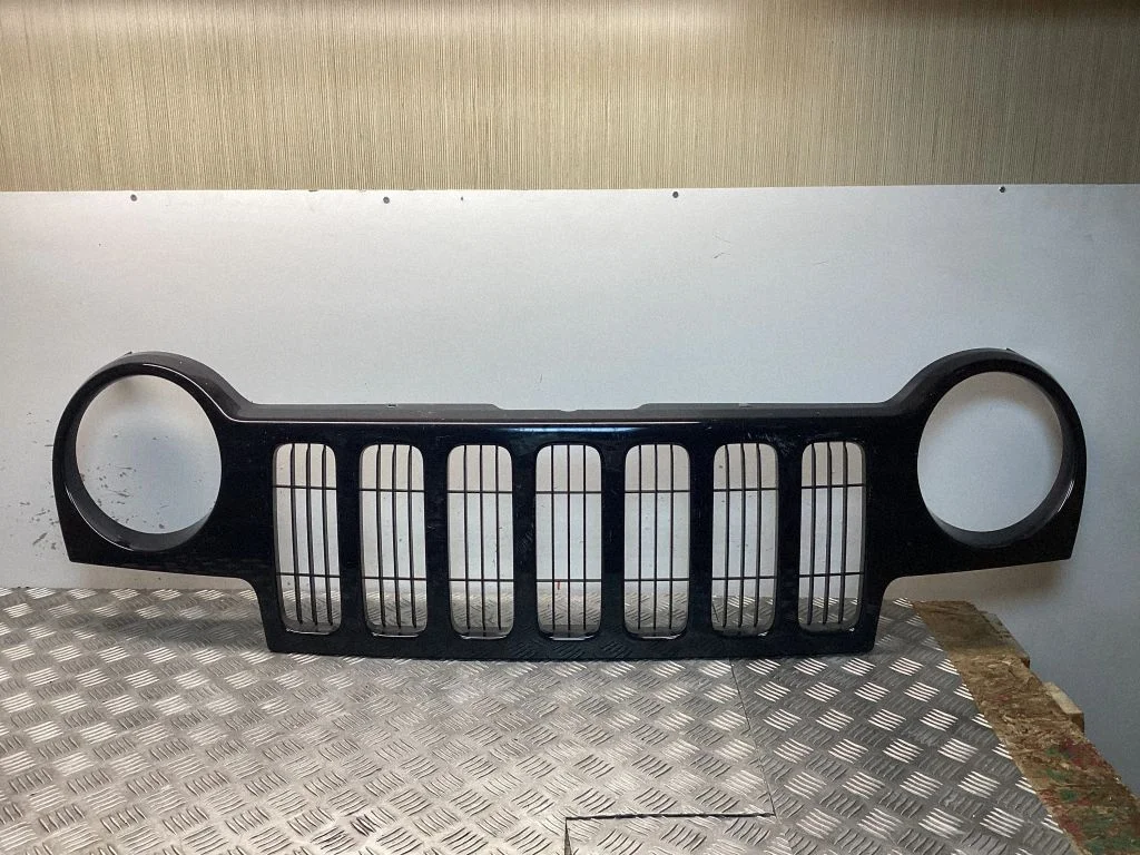 Esistange ülemine radiaatorivõre – Jeep Grand Cherokee (WJ) (1999-2004)