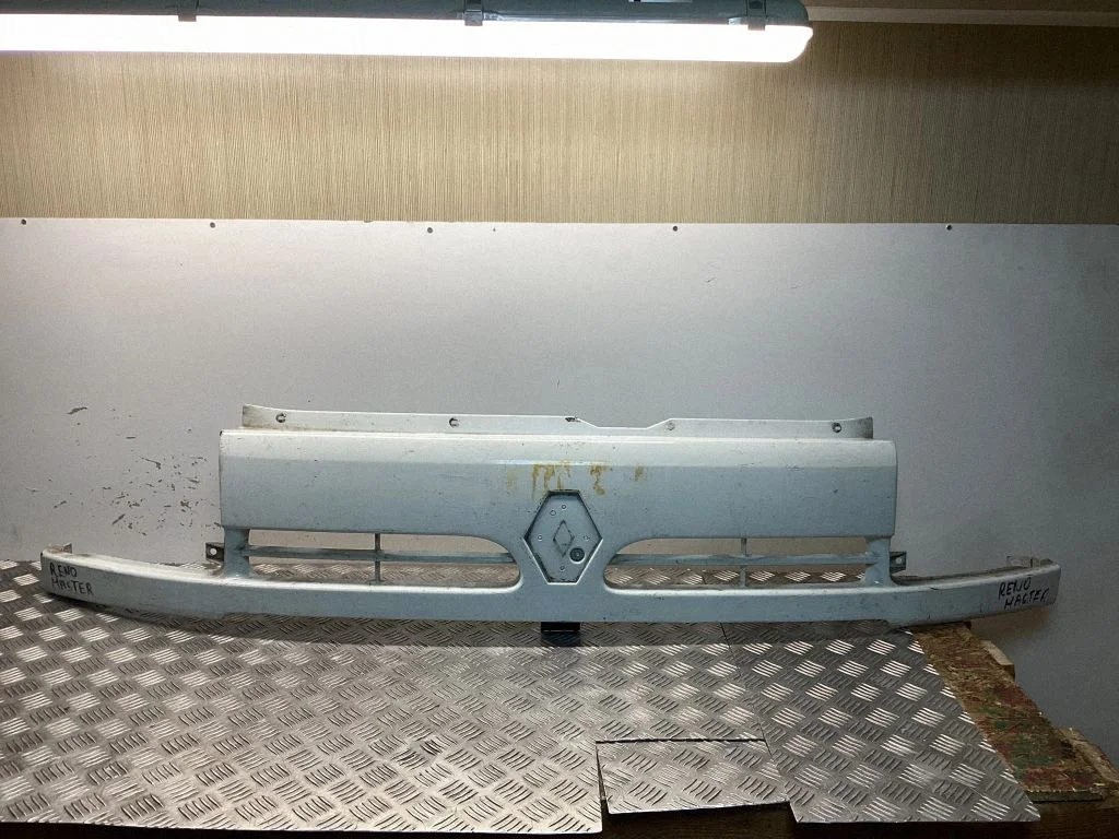 Front bumper upper radiator grill 7700352125