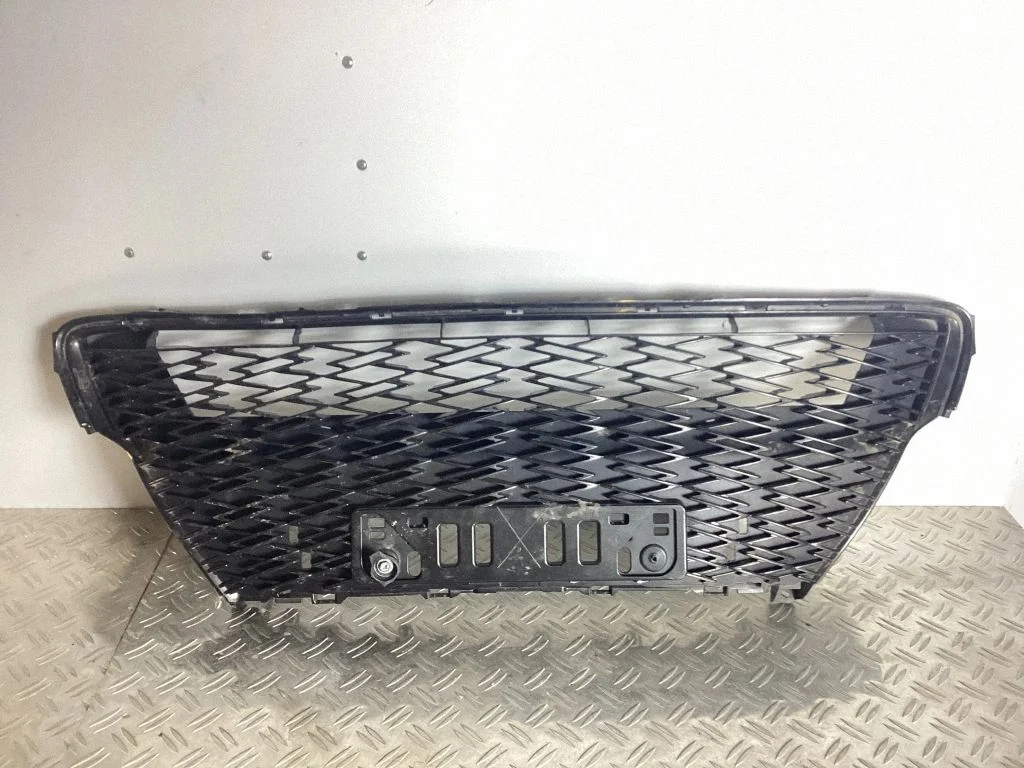 Esistange ülemine radiaatorivõre – Lexus IS III XE30 (2013-2020)