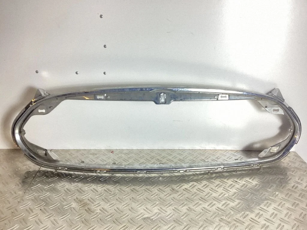 Esistange ülemine radiaatorivõre – Mercedes-Benz ML-klass W166 (2012-2017)