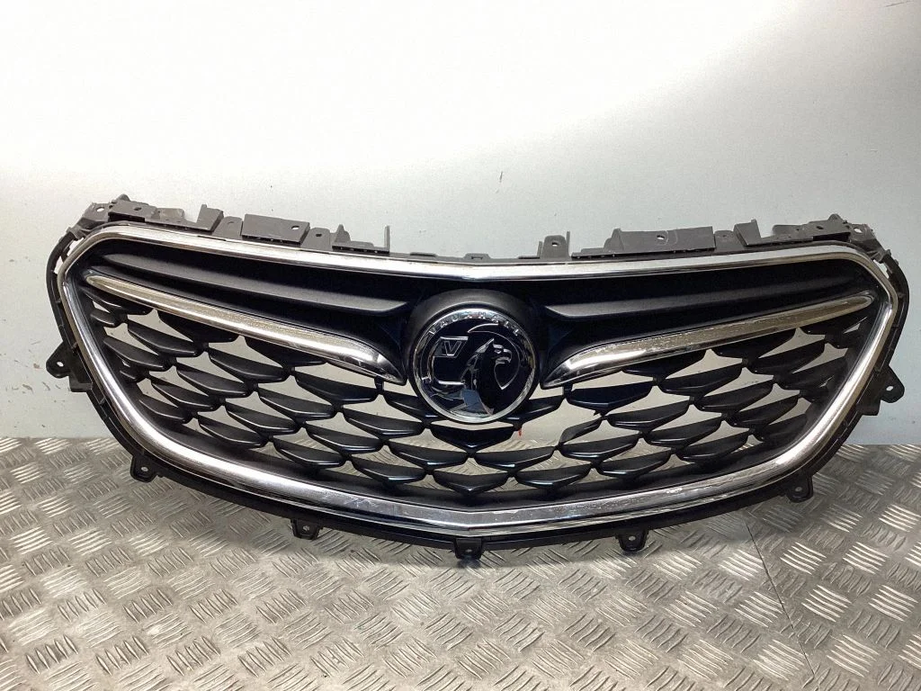 Front bumper upper radiator grill 42698087