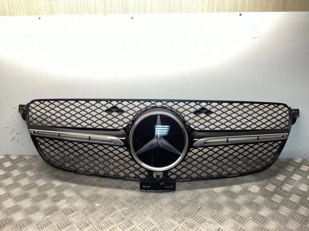 Esistange ülemine radiaatorivõre – Mercedes-Benz ML-klass W166 (2012-2017)