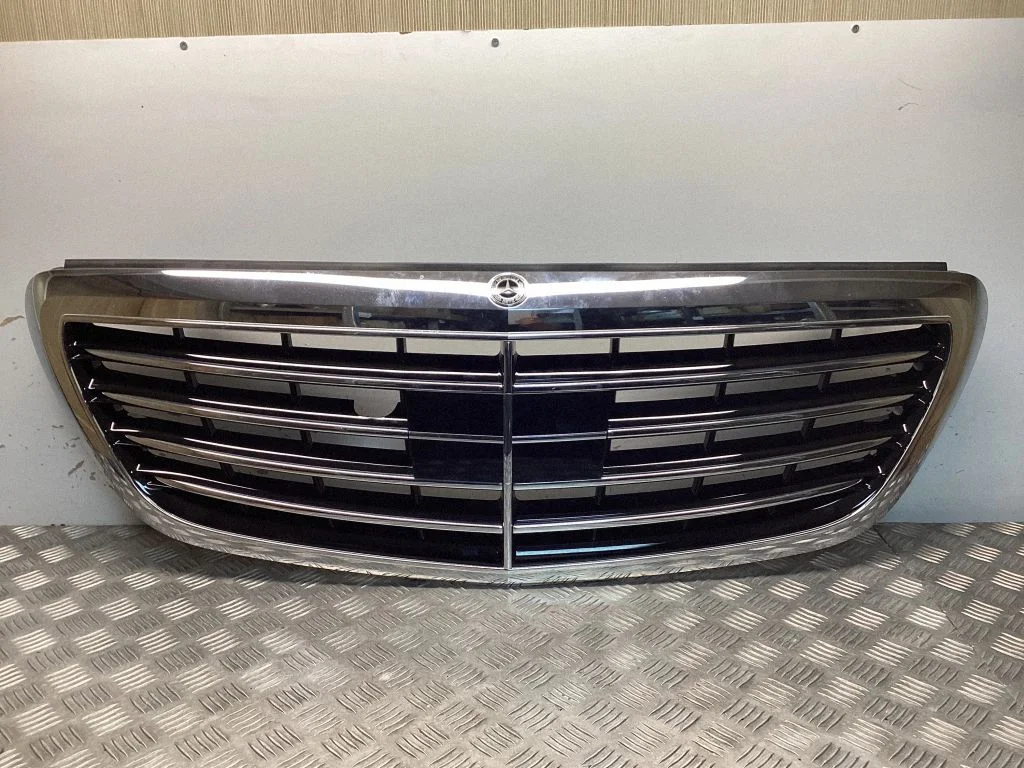 Esistange ülemine radiaatorivõre – Mercedes-Benz S-klass W222 (2013-)