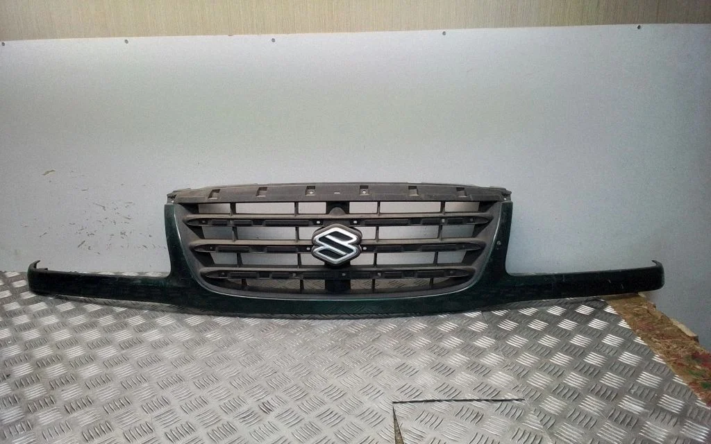 Esistange ülemine radiaatorivõre – Suzuki Grand Vitara I (1998-2005)