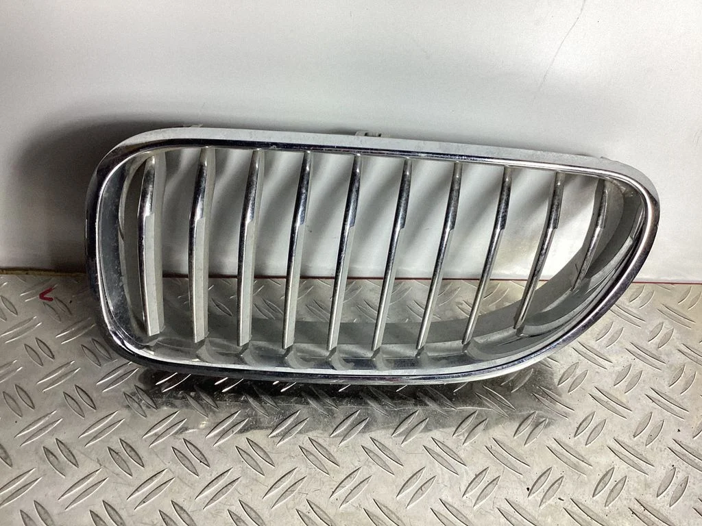 Esistange ülemine radiaatorivõre – BMW 6-seeria F12 F13 (2010-2018)