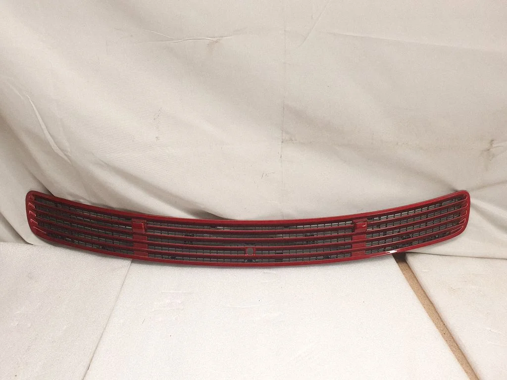 Esistange ülemine radiaatorivõre – Mercedes-Benz C-klass W203 (2000-2007)