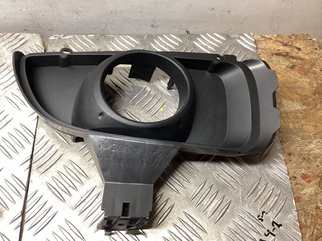 Front fog light trim/grill LD4850C11A