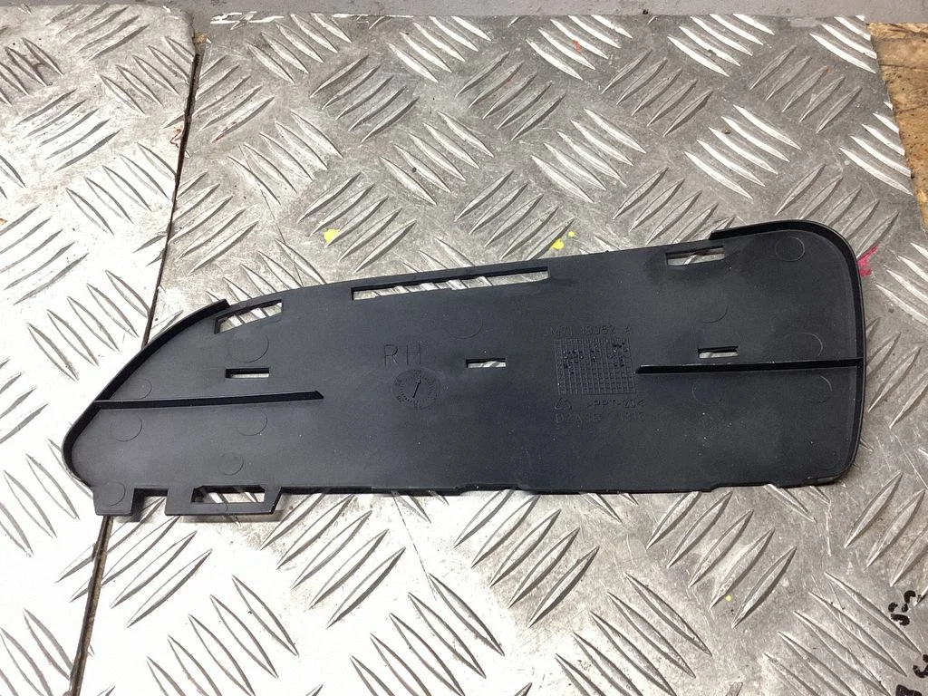 Front fog light trim/grill DD3250C11A