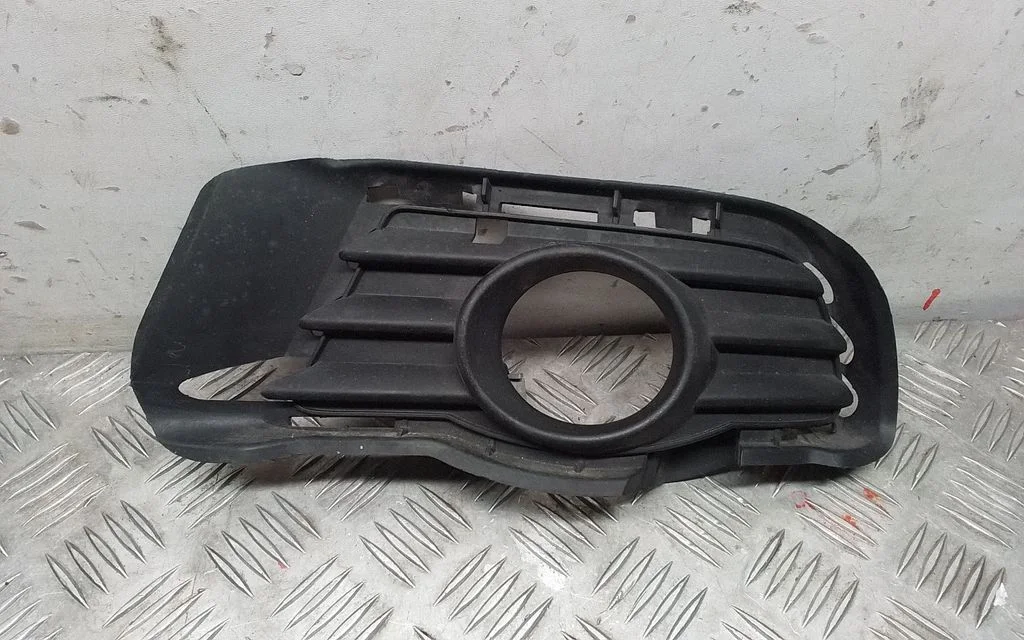 Front fog light trim/grill A2048950123