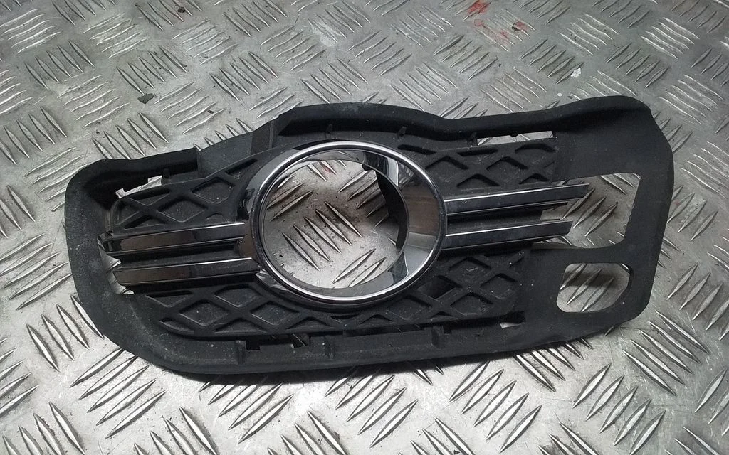 Front fog light trim/grill A2048852223