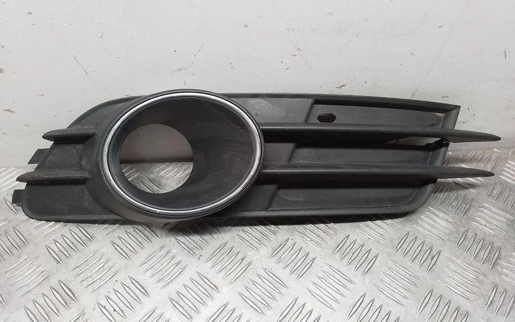 Front fog light trim/grill 4G0807682