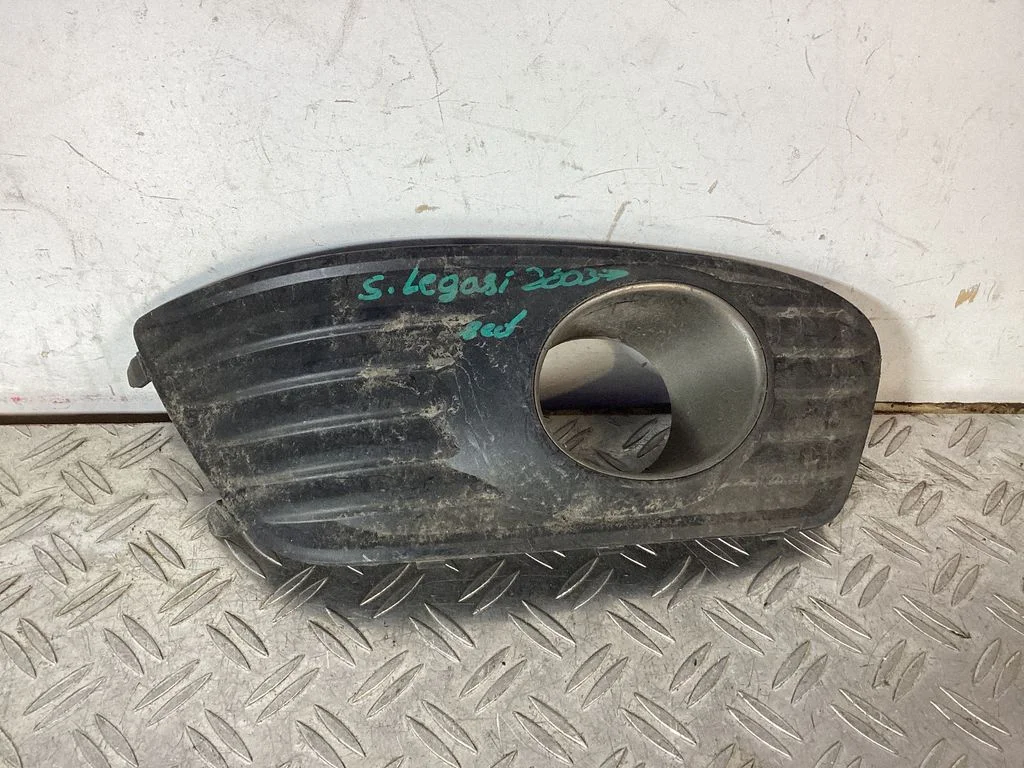 Front fog light trim/grill – Subaru Legacy (1999-2003)