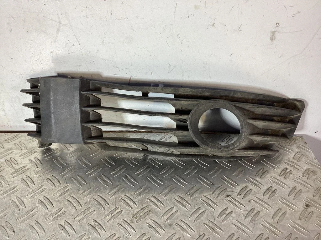 Front fog light trim/grill 3B0853665L