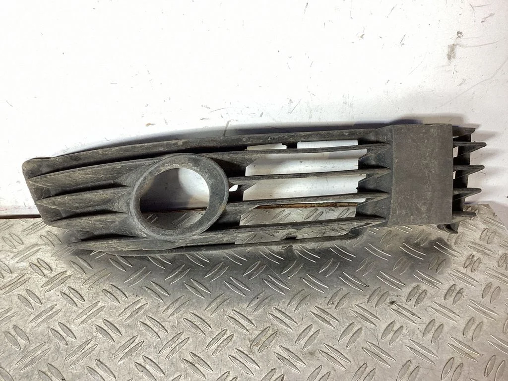 Front fog light trim/grill 3B0853666J