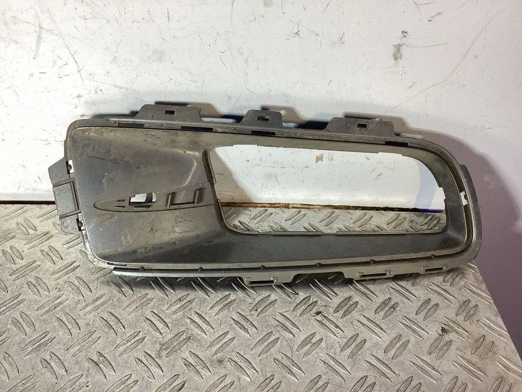 Front fog light trim/grill 51117175486