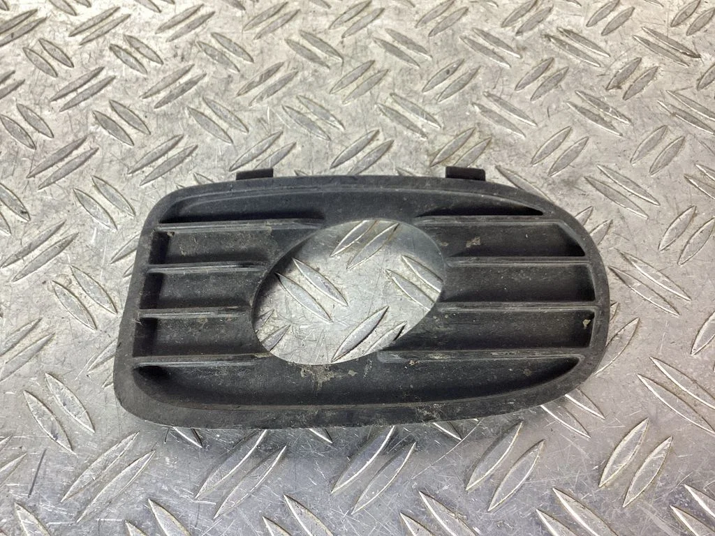 Front fog light trim/grill 90586628