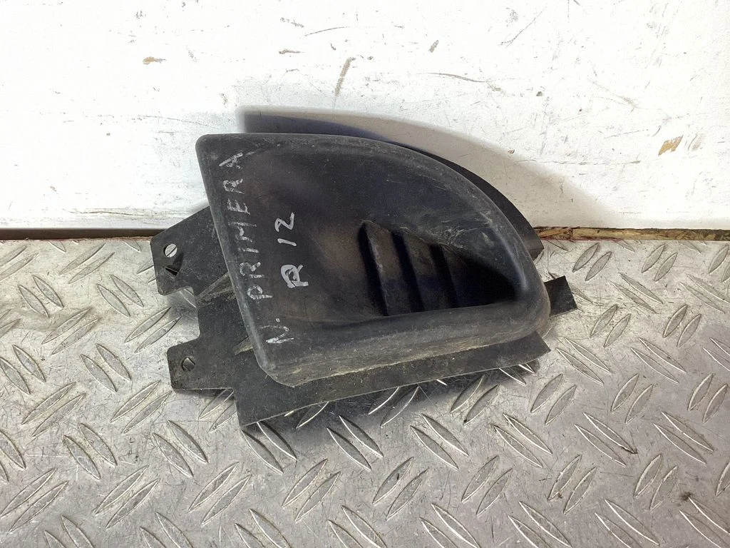 Front fog light trim/grill 622579F500 – Nissan Primera (1997-1999)