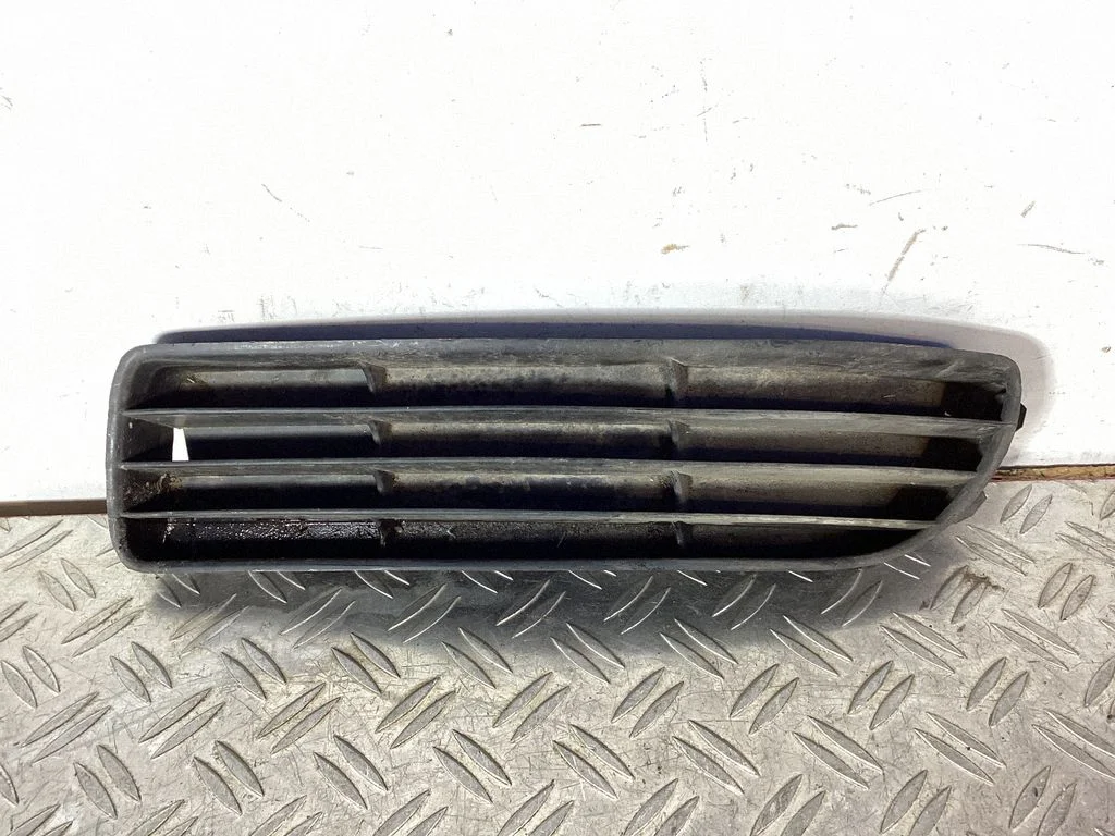 Front fog light trim/grill 8D0807345B