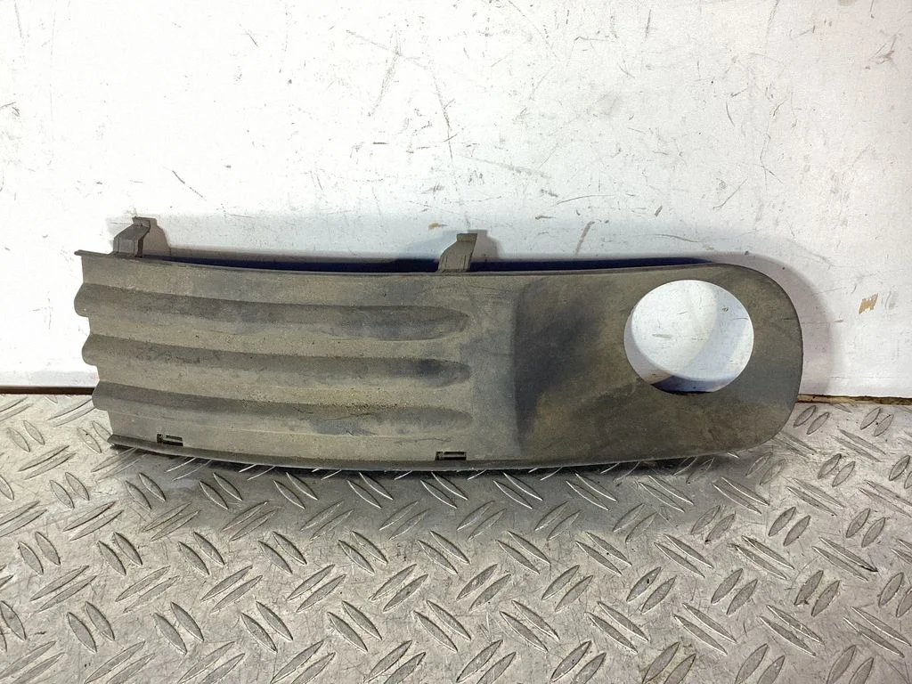 Front fog light trim/grill 7H0807490B