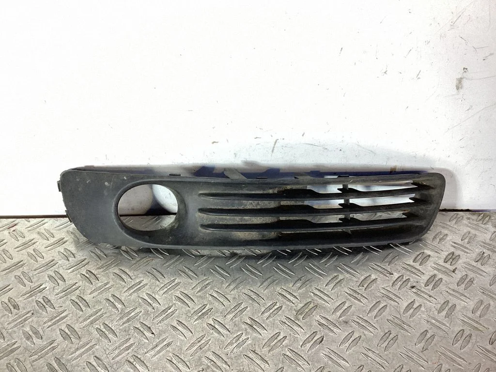 Front fog light trim/grill 57731AG640