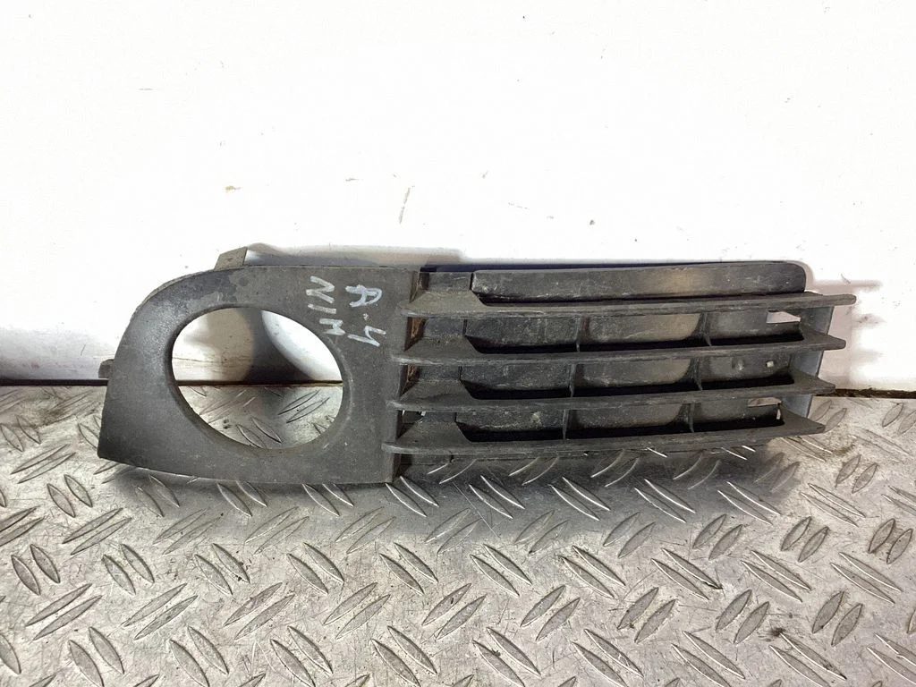 Kratka / ramka halogenu 4B0807681AA