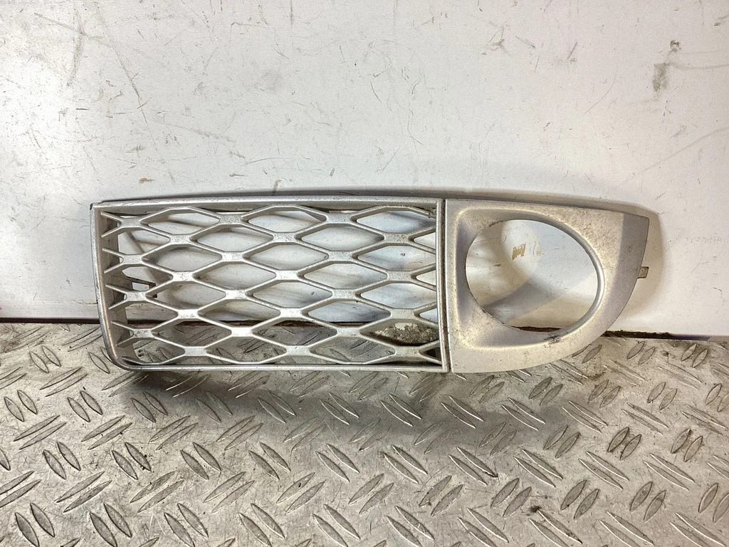 Kratka / ramka halogenu 4Z7807681