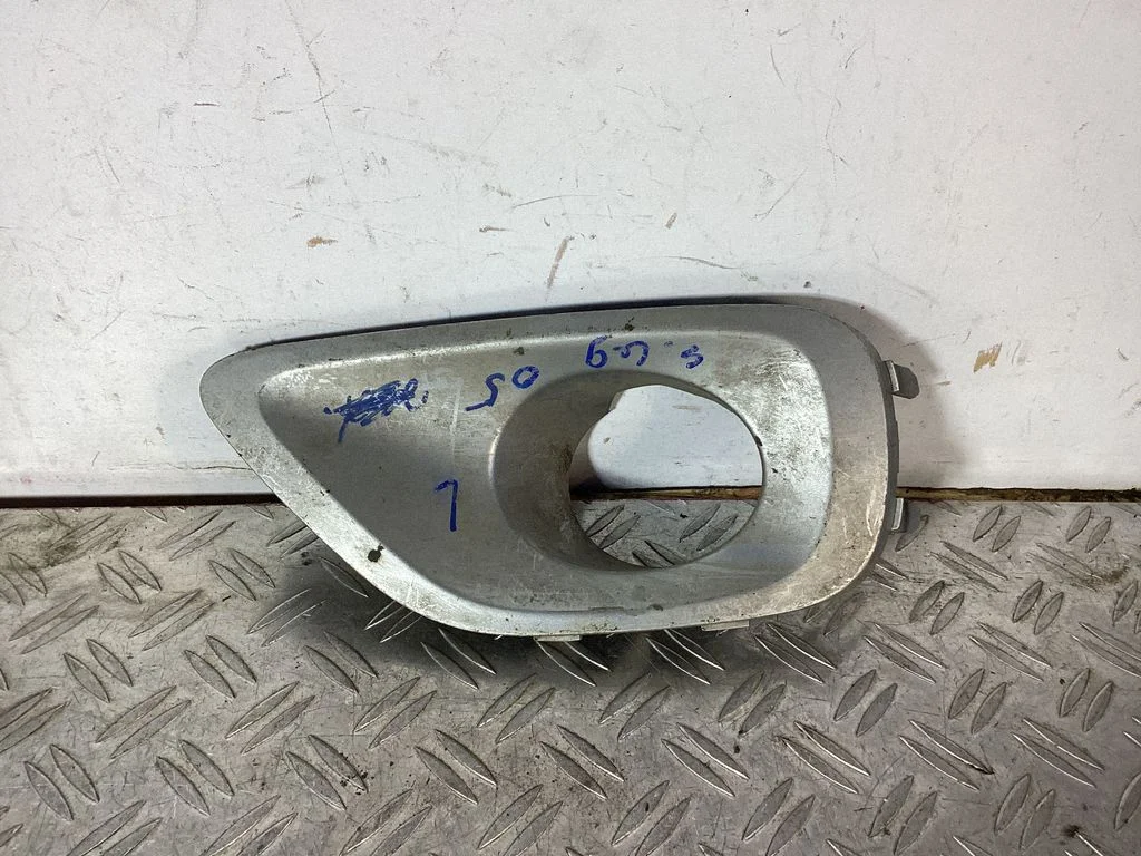 Front fog light trim/grill – Subaru Legacy (2007-2009)