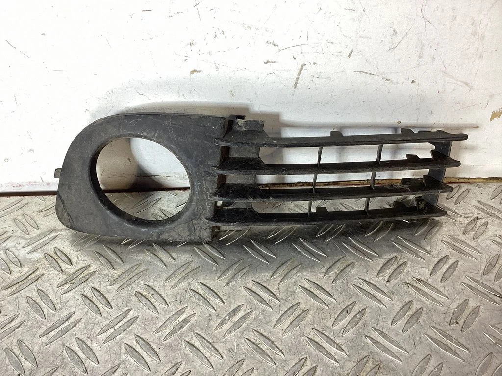 Kratka / ramka halogenu 4B0807681AC