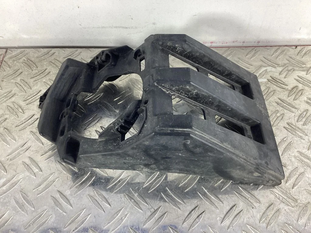 Front fog light trim/grill 5212676010