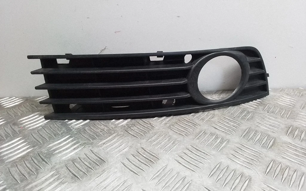 Front fog light trim/grill – Audi A4 S4 B7 8E 8H (2005-2008)